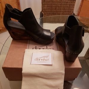 Dansko womens wedge sandal, black